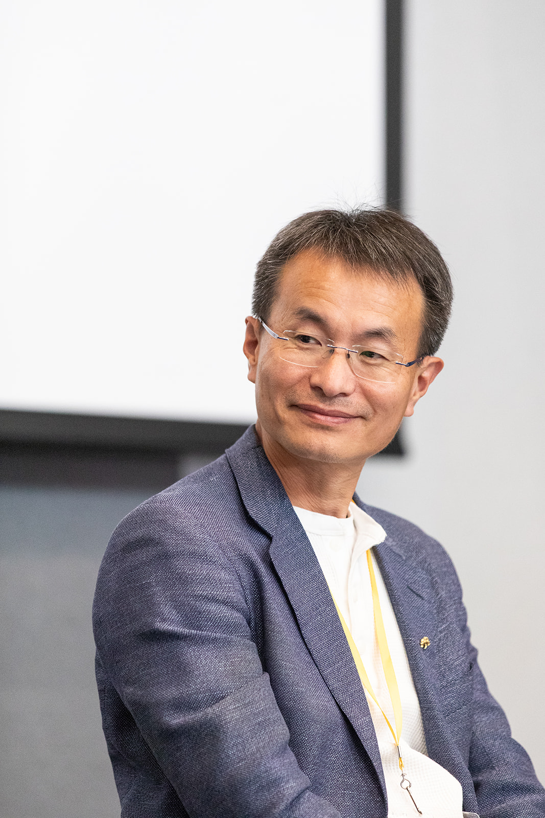 Peidong Yang presenting research