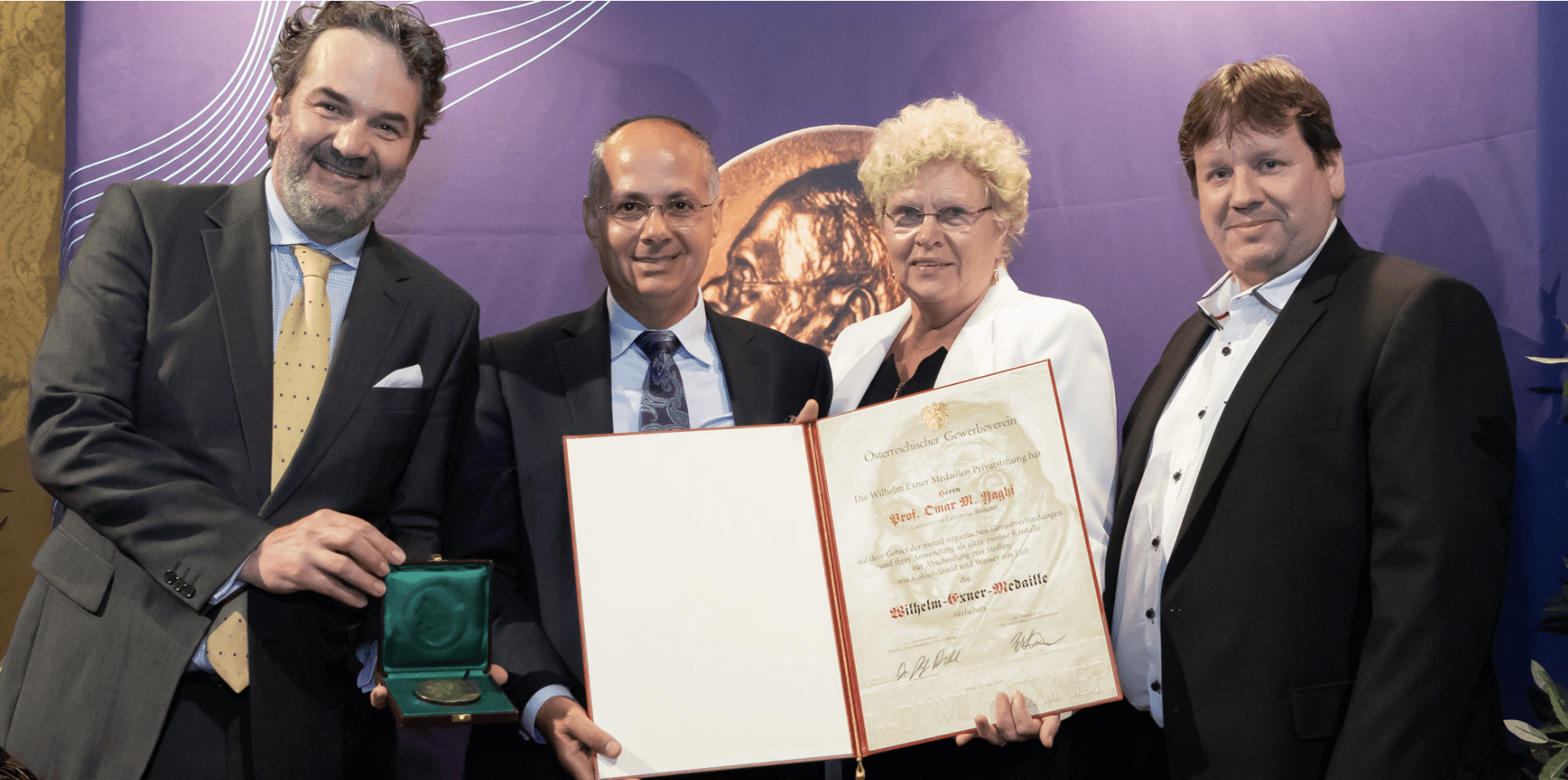 Prof. Yaghi receiving the award